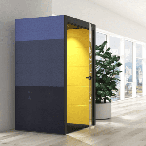 Budka Telefoniczna Do Biura, kabina akustyczna z żółtymi panelami wewnątrz budki i niebieskimi na zewnątrz biurowa budka telefoniczna SILENT ROOM S