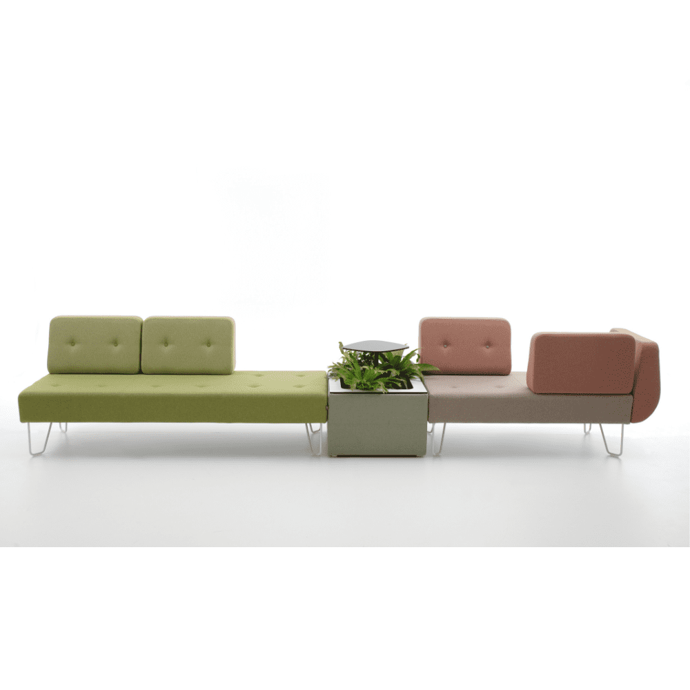 zestaw nowoczesnych i designerskich sof do biura połączonych tapicerowanym kwietnikiem