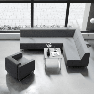 systemowa sofa narożna do biura ze stolikiem i fotelem stelaże na płozach