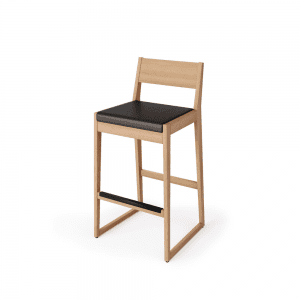 hoker drewniany ze skórzanym siedziskiem Krzesło drewniane hoker WOODBE