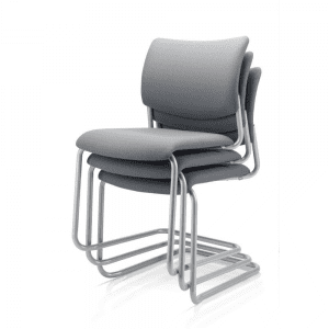sztaplowane krzesła na płozach krzesło konferencyjne szara tapicerka