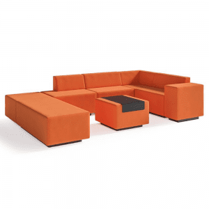 systemowe pomarańczowe sofy do biura z blatem na pufie jako stolik Biurowa sofa systemowa JAZZ