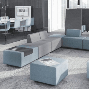 niebieskie i szare sofy systemowe do biura z oparciem i w formie pufy Biurowa sofa systemowa JAZZ