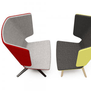 dwa fotele uszaki na metalowej podstawie obrotowej i drewnianej podstawie na czterech nogach fotel TWIST & SIT fotel uszak do biura Twist&Sit