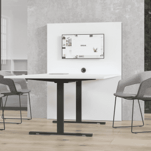 biały Stół Konferencyjny ze ścianką multimedialną i zawieszonym monitorem JAZZ szare fotele konferencyjne z miękkimi podłokietnikami fotele na czarnych płozach