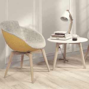 okrągły Stolik kawowy do biura NOVA Wood podstawa drewniana blat biały okrągły fotel wypoczynkowy tapicerowany wełną w kolorze szarym i żółtym na podstawie z drewna jesionowego STOLIK KAWOWY NOVA WOOD