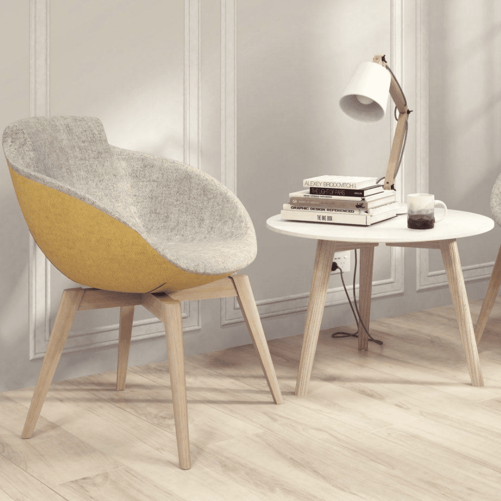 okrągły Stolik kawowy do biura NOVA Wood podstawa drewniana blat biały okrągły fotel wypoczynkowy tapicerowany wełną w kolorze szarym i żółtym na podstawie z drewna jesionowego