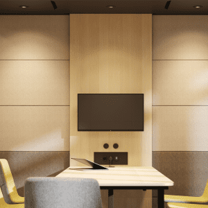 wnętrze budki akustycznej do spotkań w biurze, ścianka multimedialna z ekranem, stół wysoki i hokery